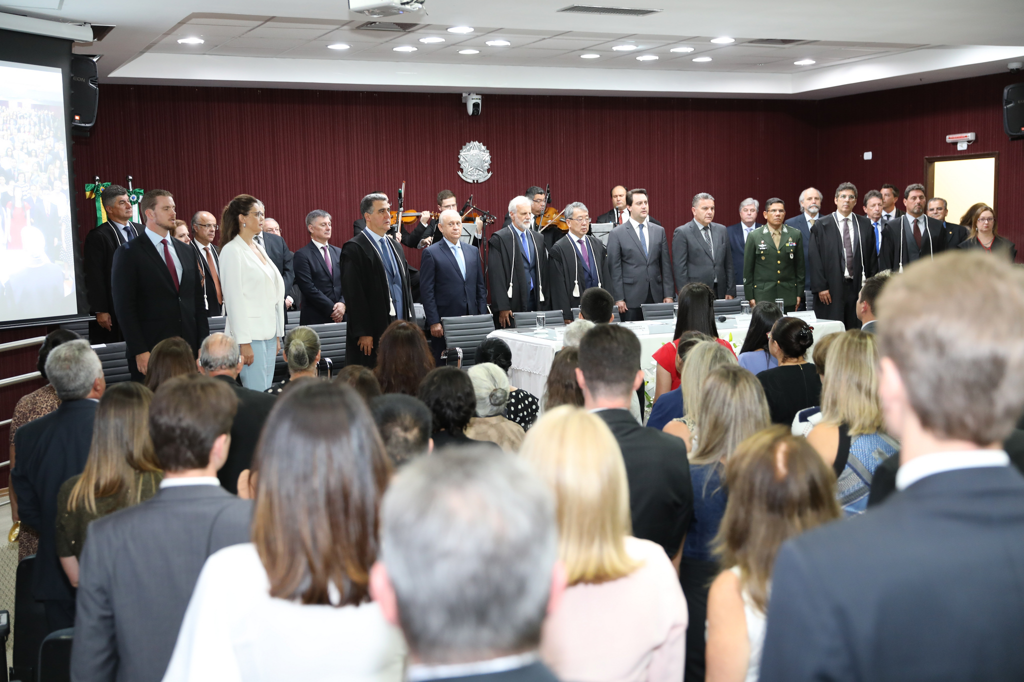 TRE-PR on X: 🤔Já assistiu a uma cerimônia solene de posse? 💁 Hoje, às  14h, toma posse a nova juíza da corte do Tribunal Regional Eleitoral do  Paraná (TREPR), Dra. Flávia da