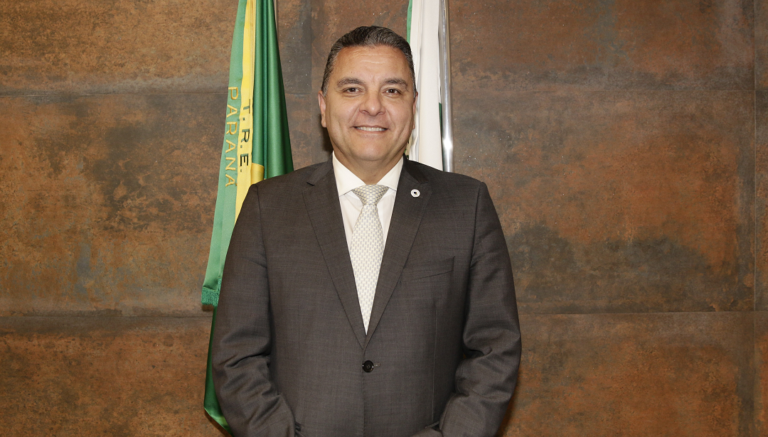 Desembargador Xisto Pereira recebe Comenda do Mérito Eleitoral das Araucárias
