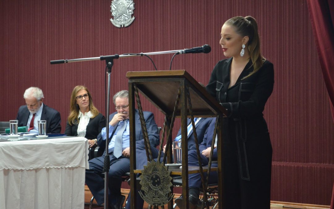 Ana Carolina Clève assume o Iprade prometendo combater a criminalização da Política