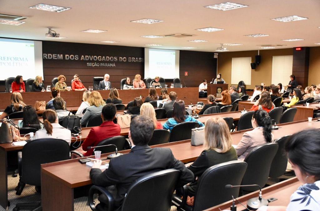 Advogadas debatem a Reforma Política por Vozes Femininas na OAB Paraná