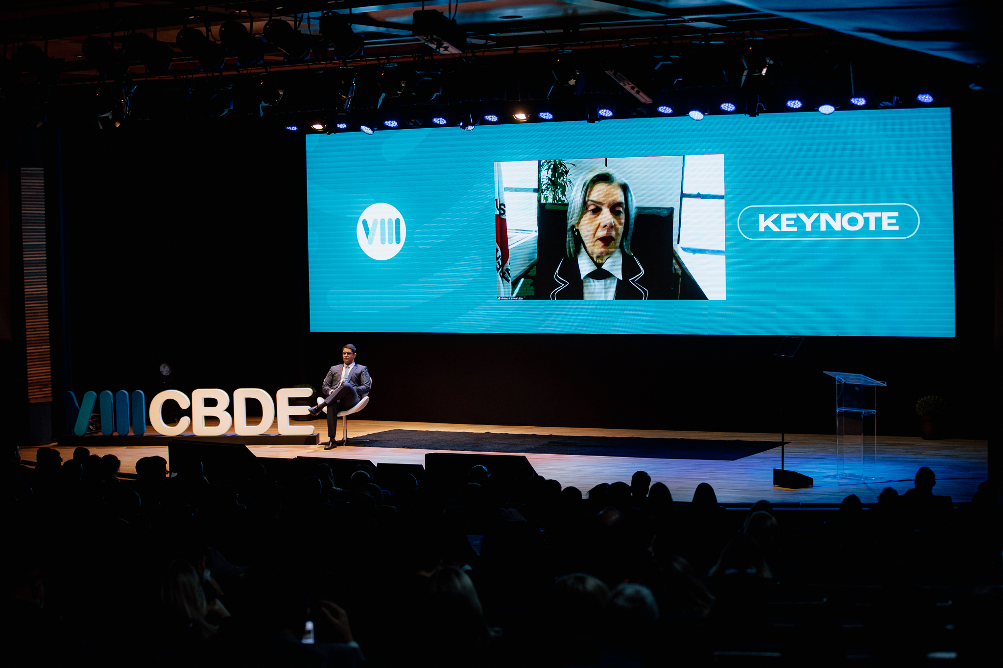 “Democracia é agenda de primeira necessidade”, diz Cármen Lúcia em conferência no CBDE