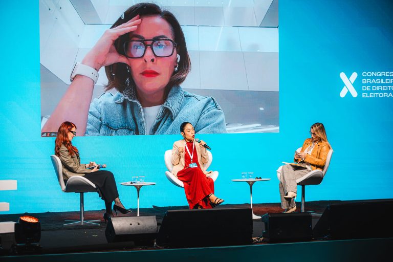 Violência política de gênero e misoginia digital desafiam democracia e participação feminina