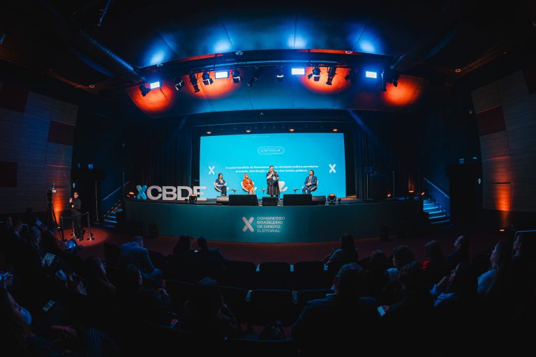 Debate no X CBDE aborda financiamento público da atividade político-partidária